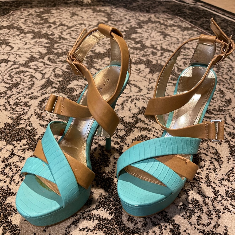 Heels - Picture 3 of 3